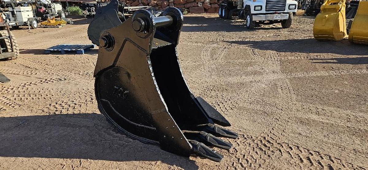 24" Excavator Bucket