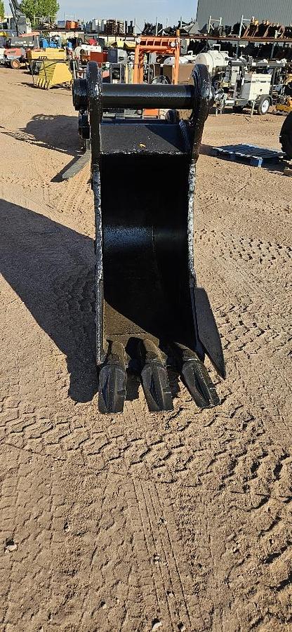 24" Excavator Bucket thumbnail 2