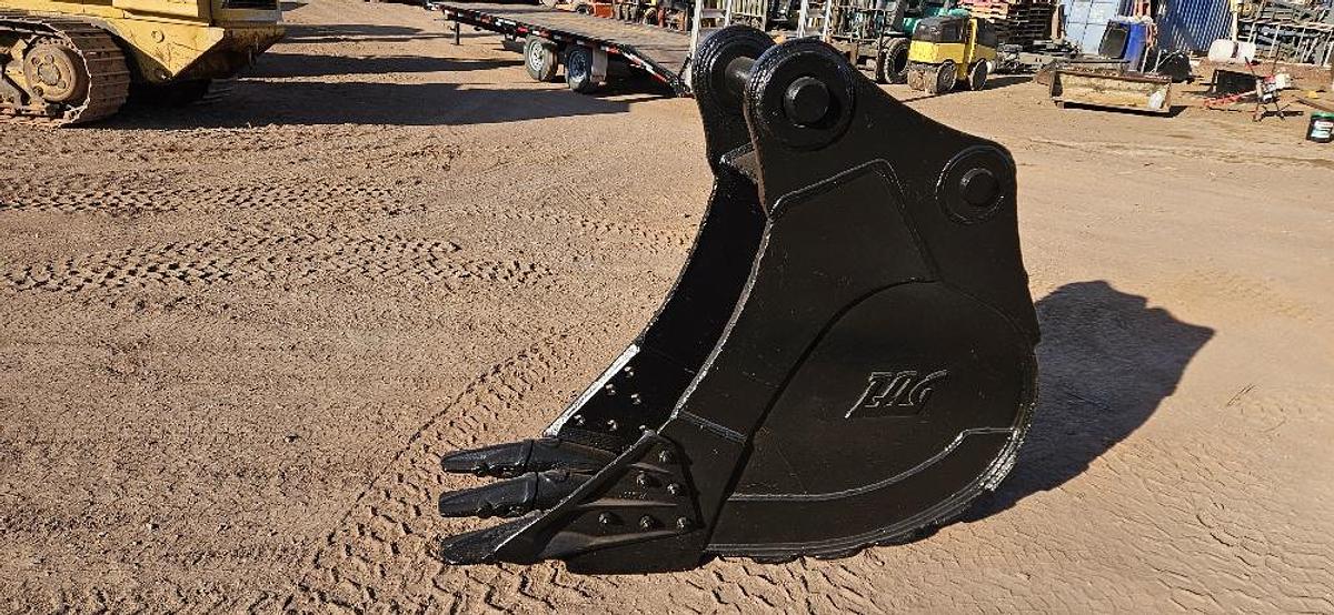 24" Excavator Bucket thumbnail 3