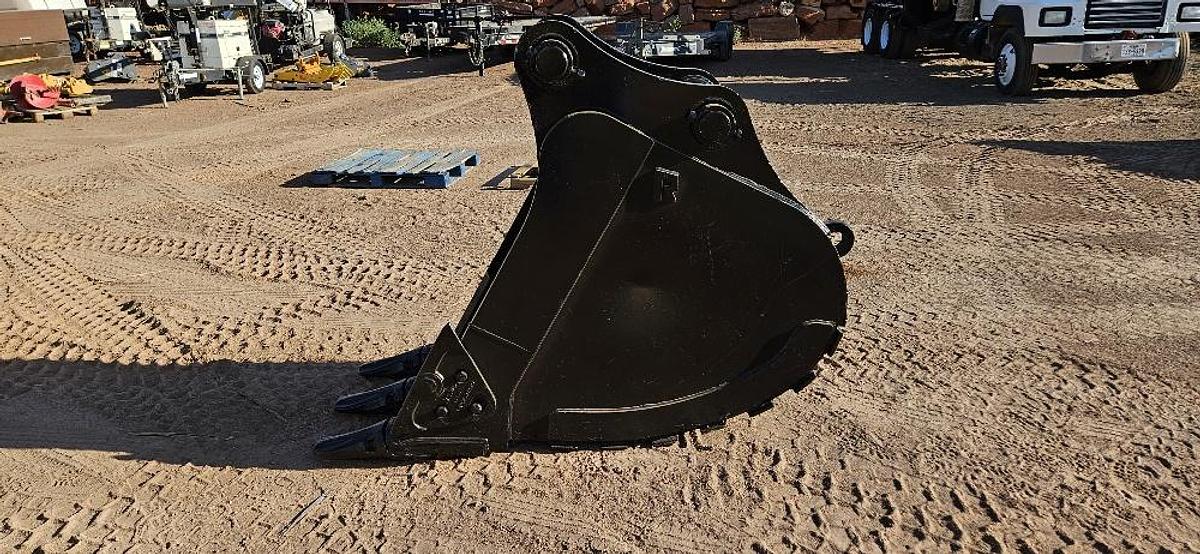 32" Excavator Bucket thumbnail 2