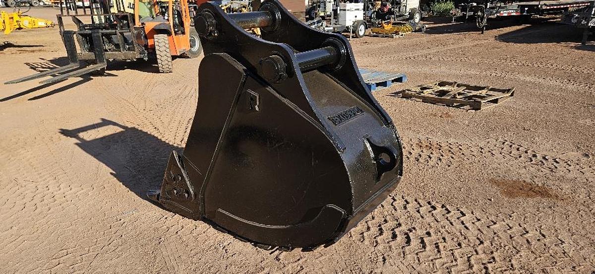 32" Excavator Bucket thumbnail 3