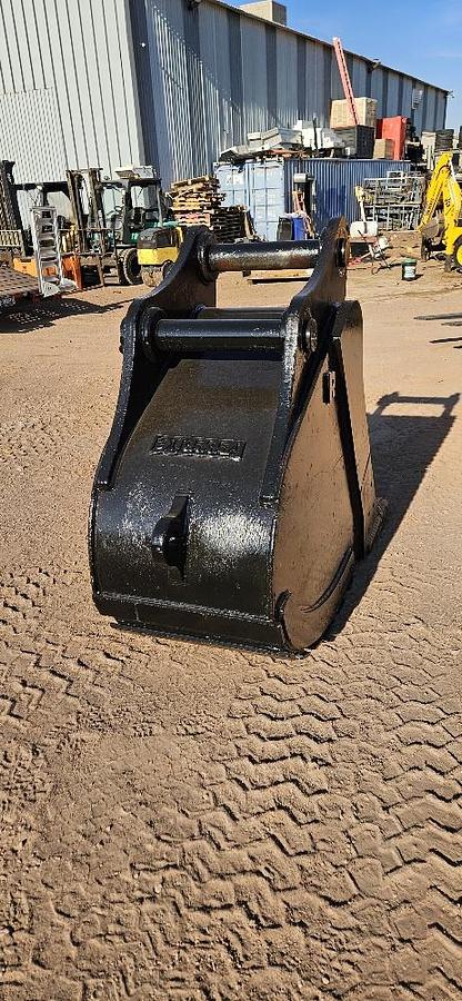 32" Excavator Bucket thumbnail 4