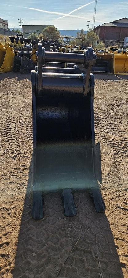 32" Excavator Bucket thumbnail 7