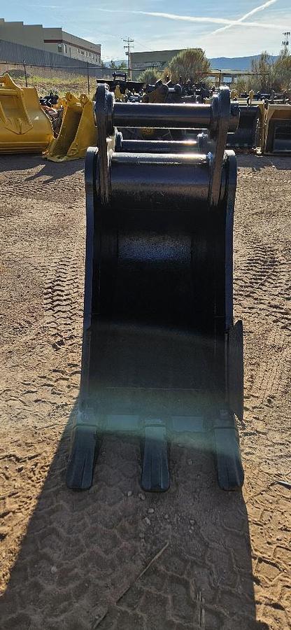 32" Excavator Bucket thumbnail 8