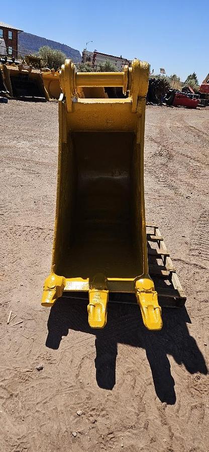 30" Cat 345 Excavator Bucket thumbnail 10