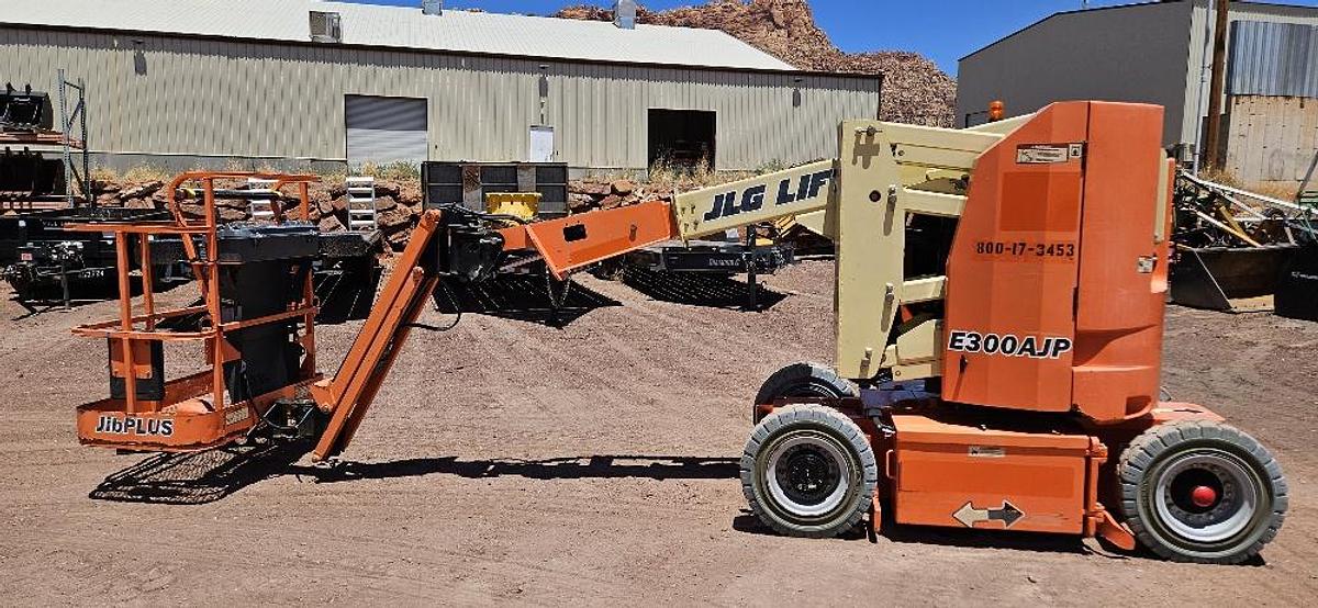 2017 JLG Electric Boom Lift thumbnail 2