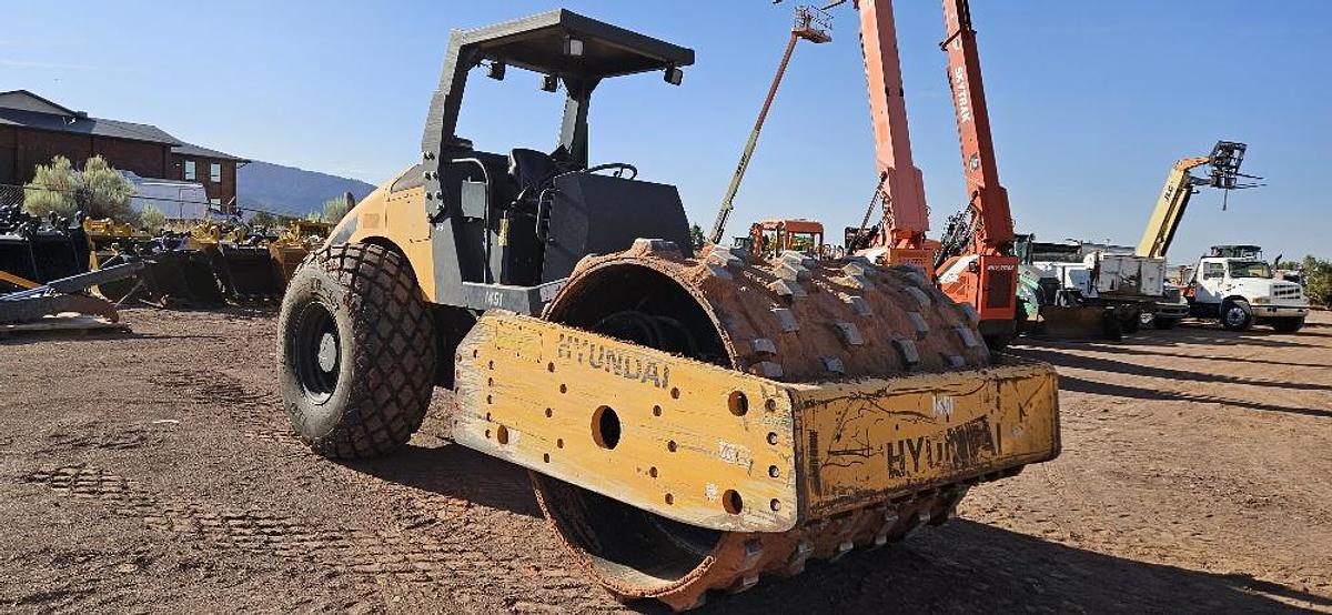 2018 Hyundai Vibratory Roller Compactor thumbnail 4