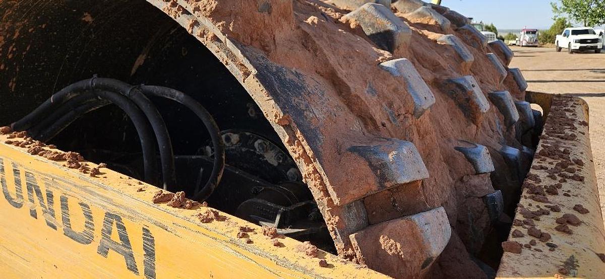 2018 Hyundai Vibratory Roller Compactor thumbnail 6