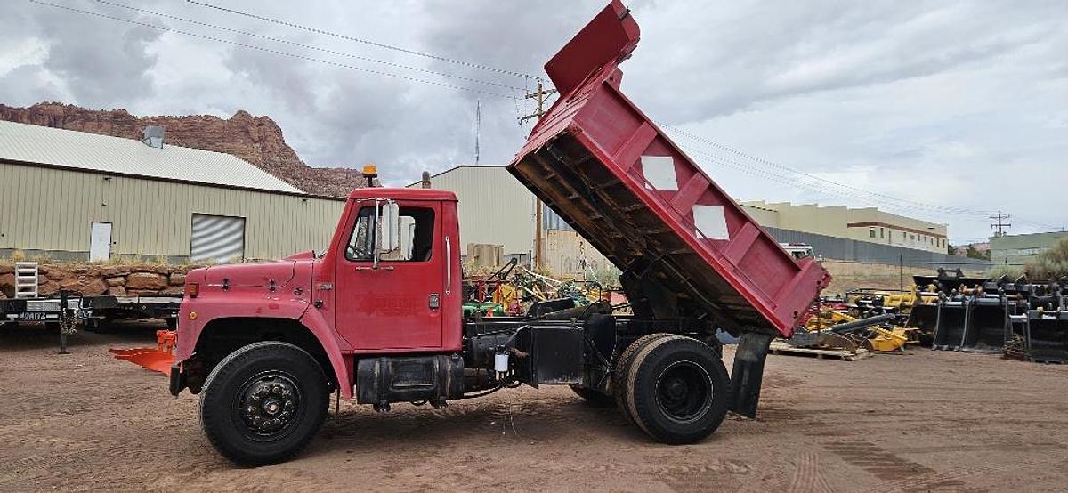 1985 International Dump Truck thumbnail 10