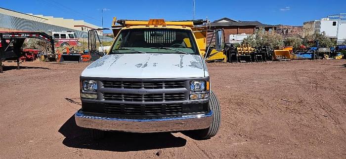 1999 Chevrolet 3500HD Utility Truck thumbnail 4