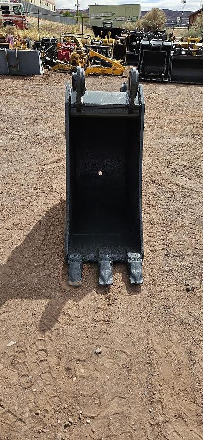 24" Excavator Bucket thumbnail 2
