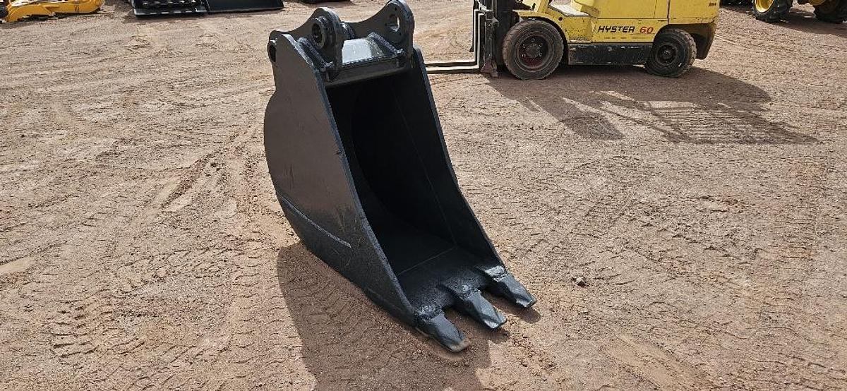 24" Excavator Bucket thumbnail 3