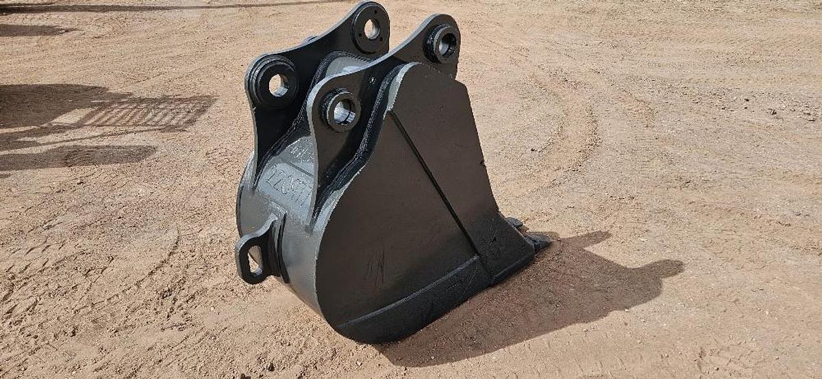 24" Excavator Bucket thumbnail 4