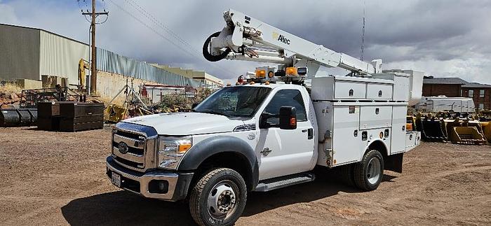 2016 Ford Bucket Truck - Photo 1