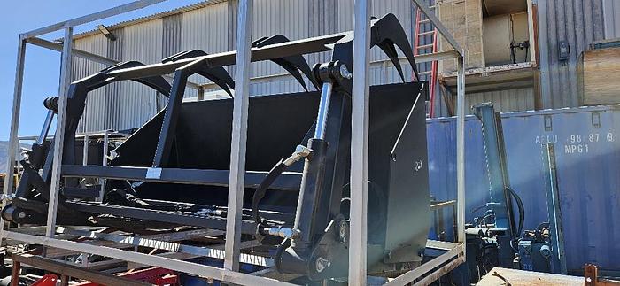 Skid Steer Grapple Bucket thumbnail 2