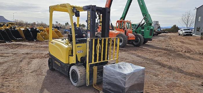Electric Forklift thumbnail 4