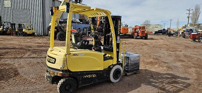 Electric Forklift thumbnail 5