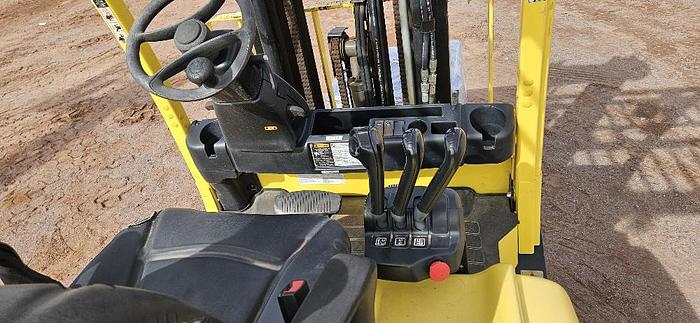 Electric Forklift thumbnail 6
