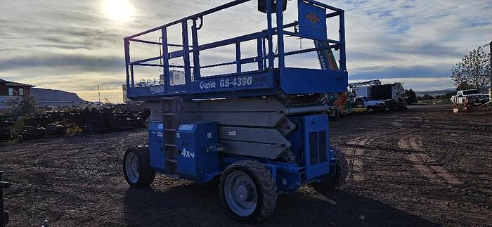 2007 Genie Scissor Lift GS-4390 thumbnail 4