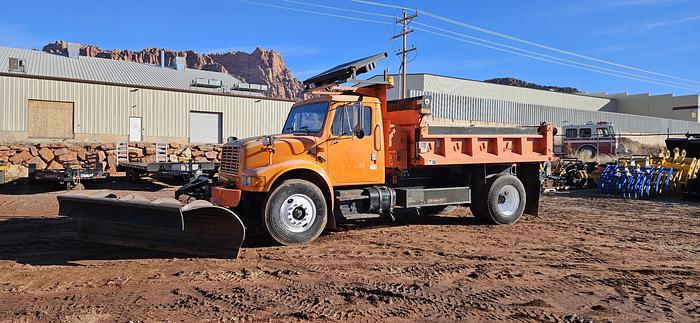 2001 International 4900 thumbnail 2