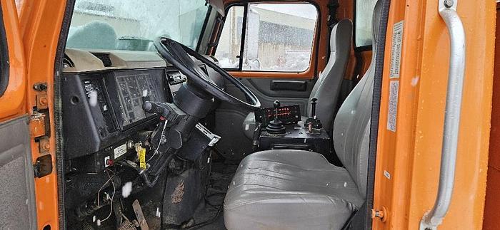 2001 International 4900 thumbnail 16