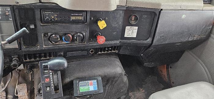 2001 International 4900 thumbnail 18