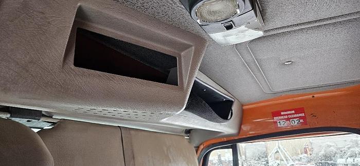 2001 International 4900 thumbnail 20