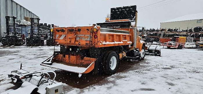 2001 International 4900 thumbnail 8