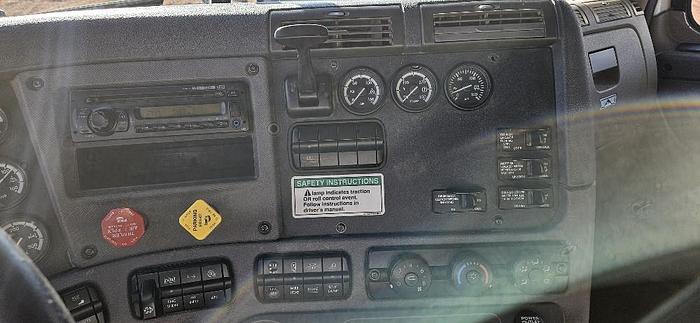 2011 Freightliner Dump Truck thumbnail 11