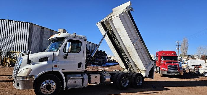 2011 Freightliner Dump Truck thumbnail 13
