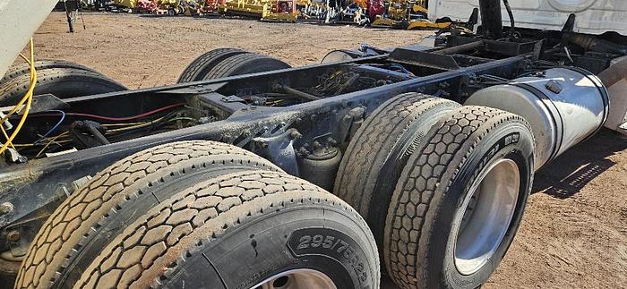 2011 Freightliner Dump Truck thumbnail 17