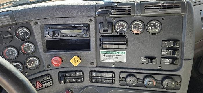 2011 Freightliner Dump Truck thumbnail 20