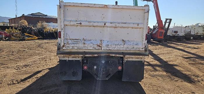 2011 Freightliner Dump Truck thumbnail 3