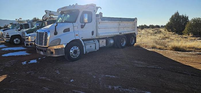 2011 Freightliner Dump Truck thumbnail 26