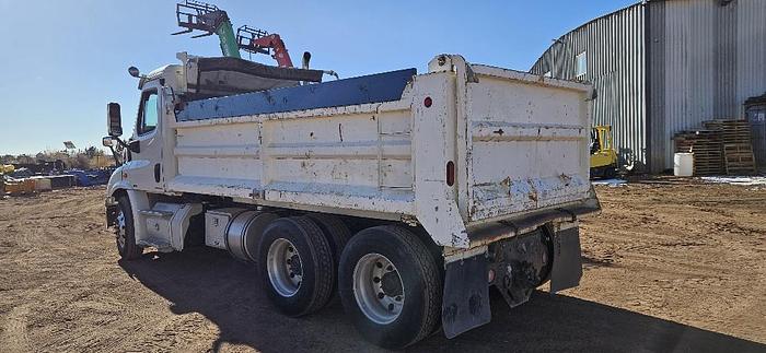 2011 Freightliner Dump Truck thumbnail 4