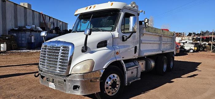 2011 Freightliner Dump Truck thumbnail 6