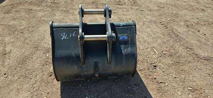 36" Clean Up Excavator Bucket thumbnail 4