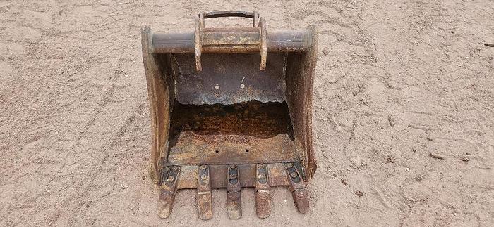 Bobcat 2' Bucket thumbnail 2