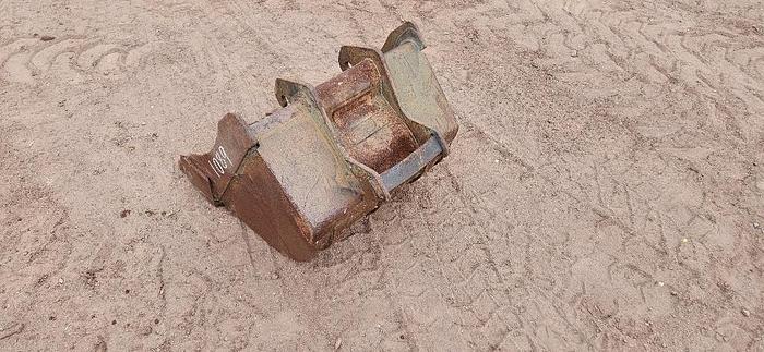 Bobcat 2' Bucket thumbnail 4