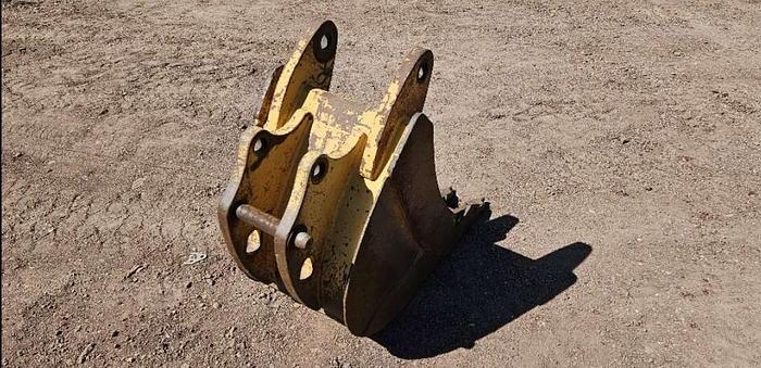20" Case Backhoe Bucket thumbnail 4