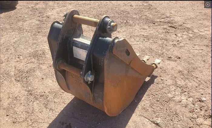 24" Cat Excavator Bucket thumbnail 6