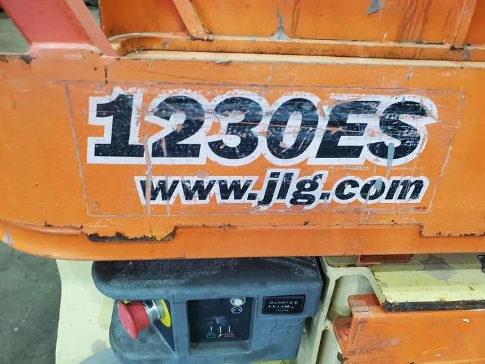JLG Scissor Lift Scissor Lift thumbnail 2
