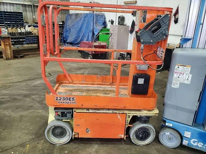 JLG Scissor Lift Scissor Lift thumbnail 4