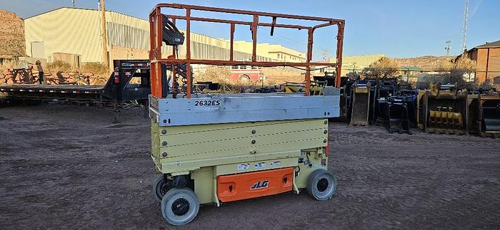 2014 26' JLG Scissor Lift