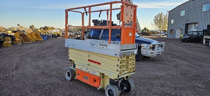2014 26' JLG Scissor Lift thumbnail 5