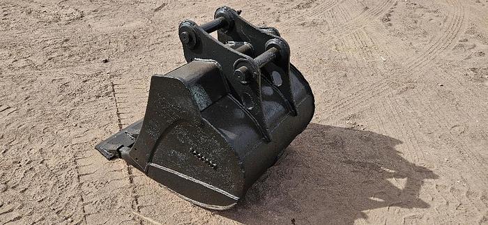 30" Excavator Bucket thumbnail 4