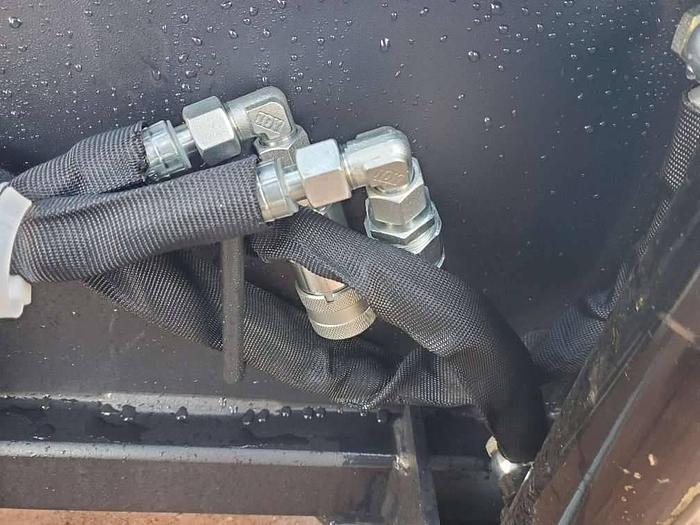 Skid Steer Grapple Bucket  thumbnail 5